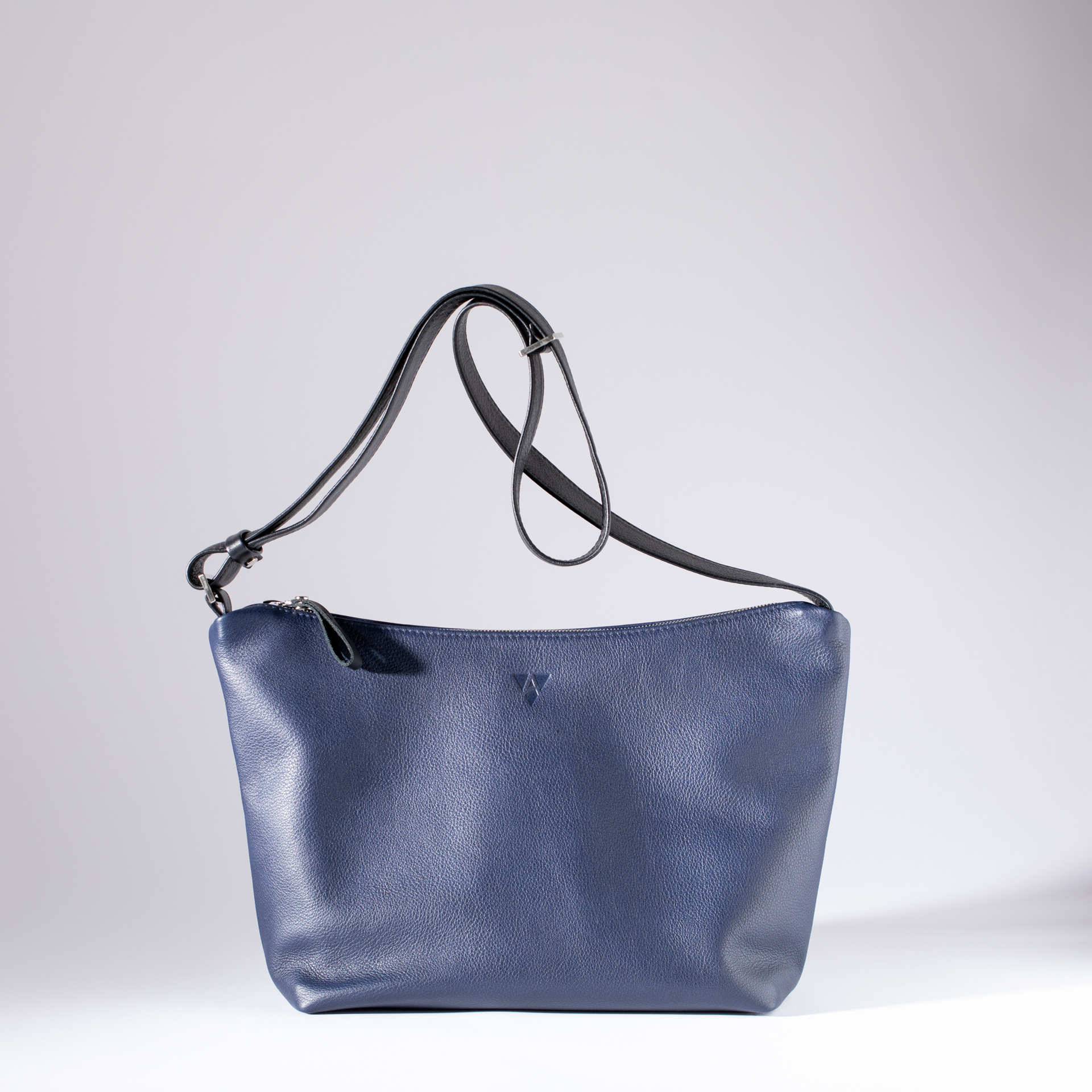Dublin M shoulder bag made out of softnappa