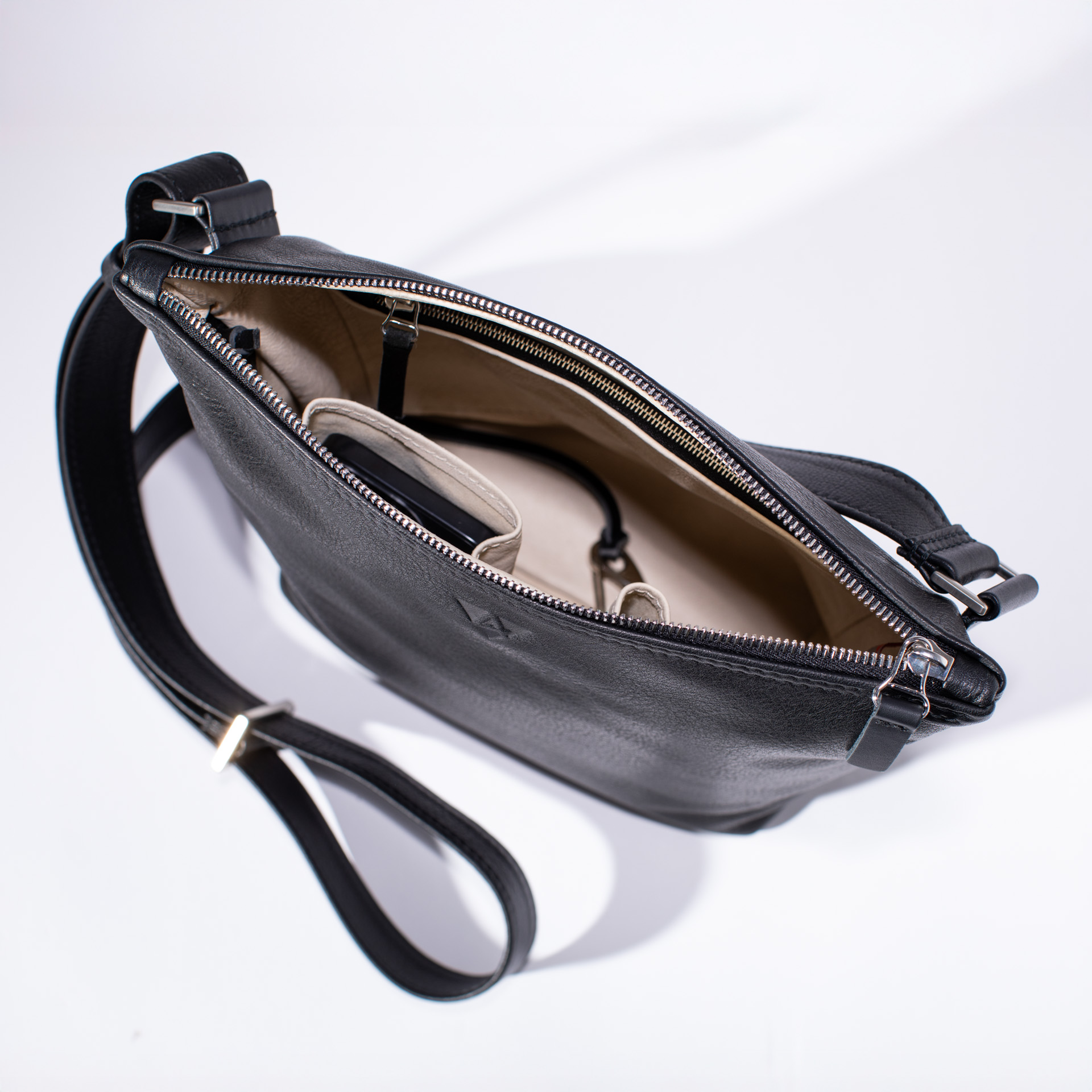 Umhängetasche Helsinki M aus Softnappa