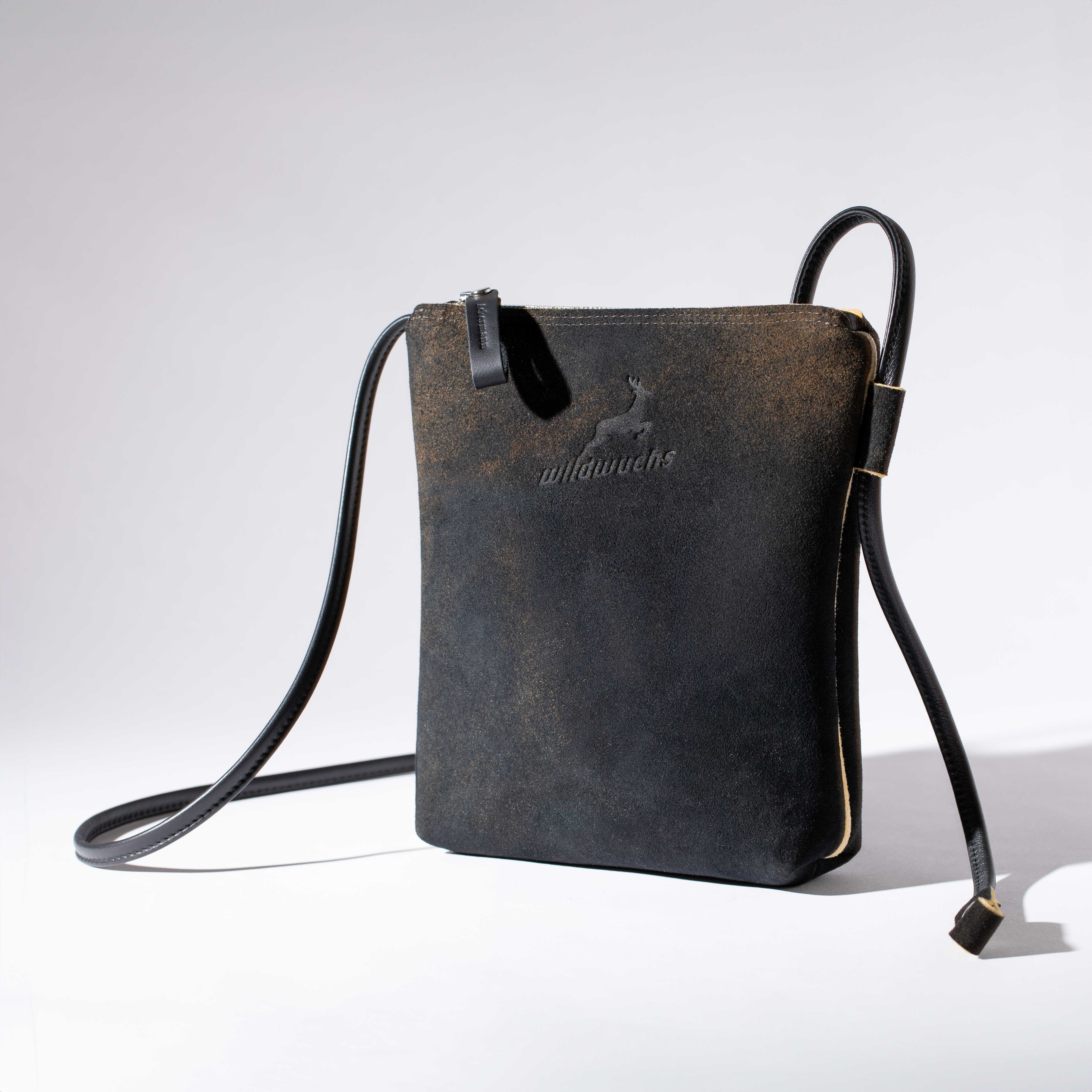 Palermo shoulder bag in deer leather with continuously adjustable strap