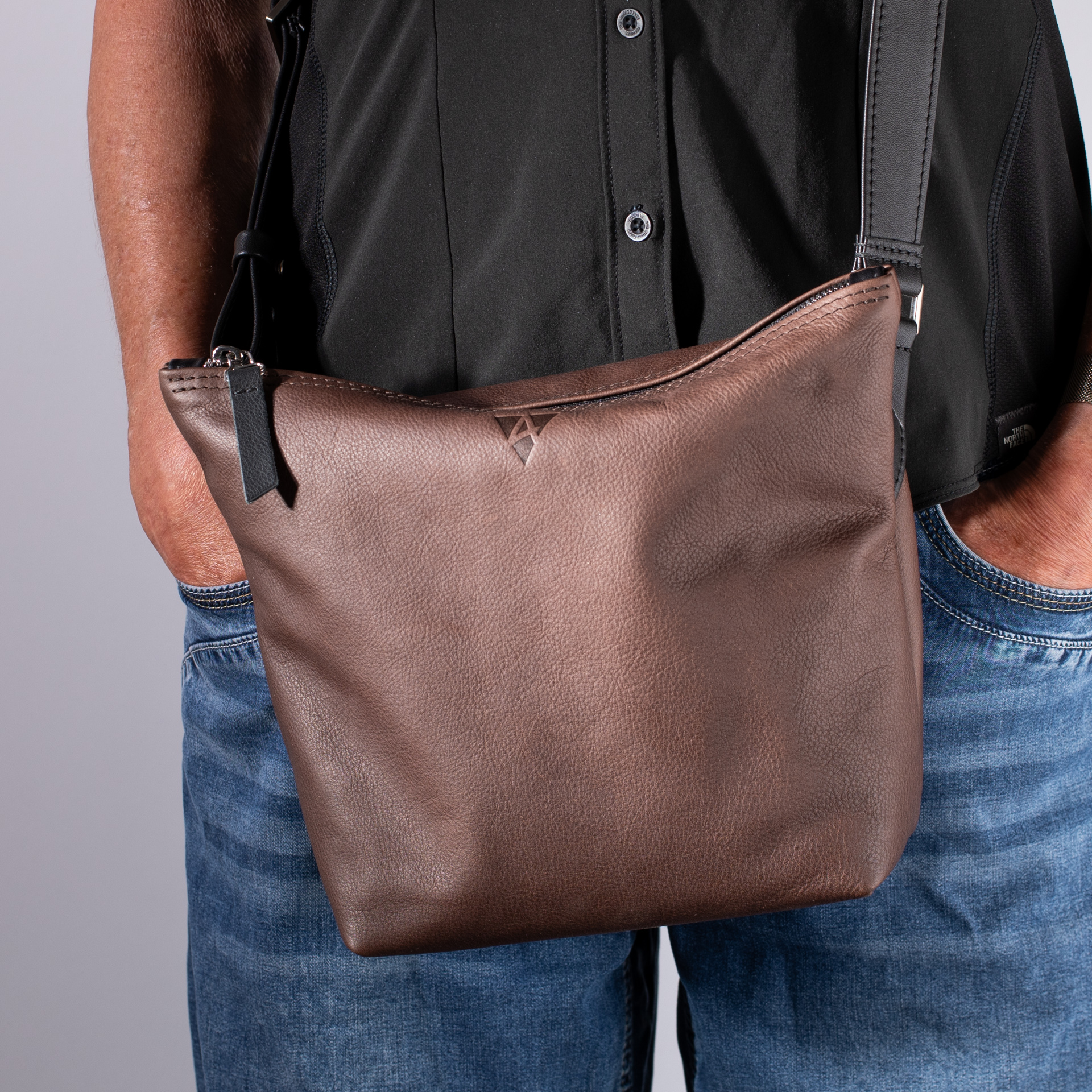 Umhängetasche Helsinki M aus Olivenleder
