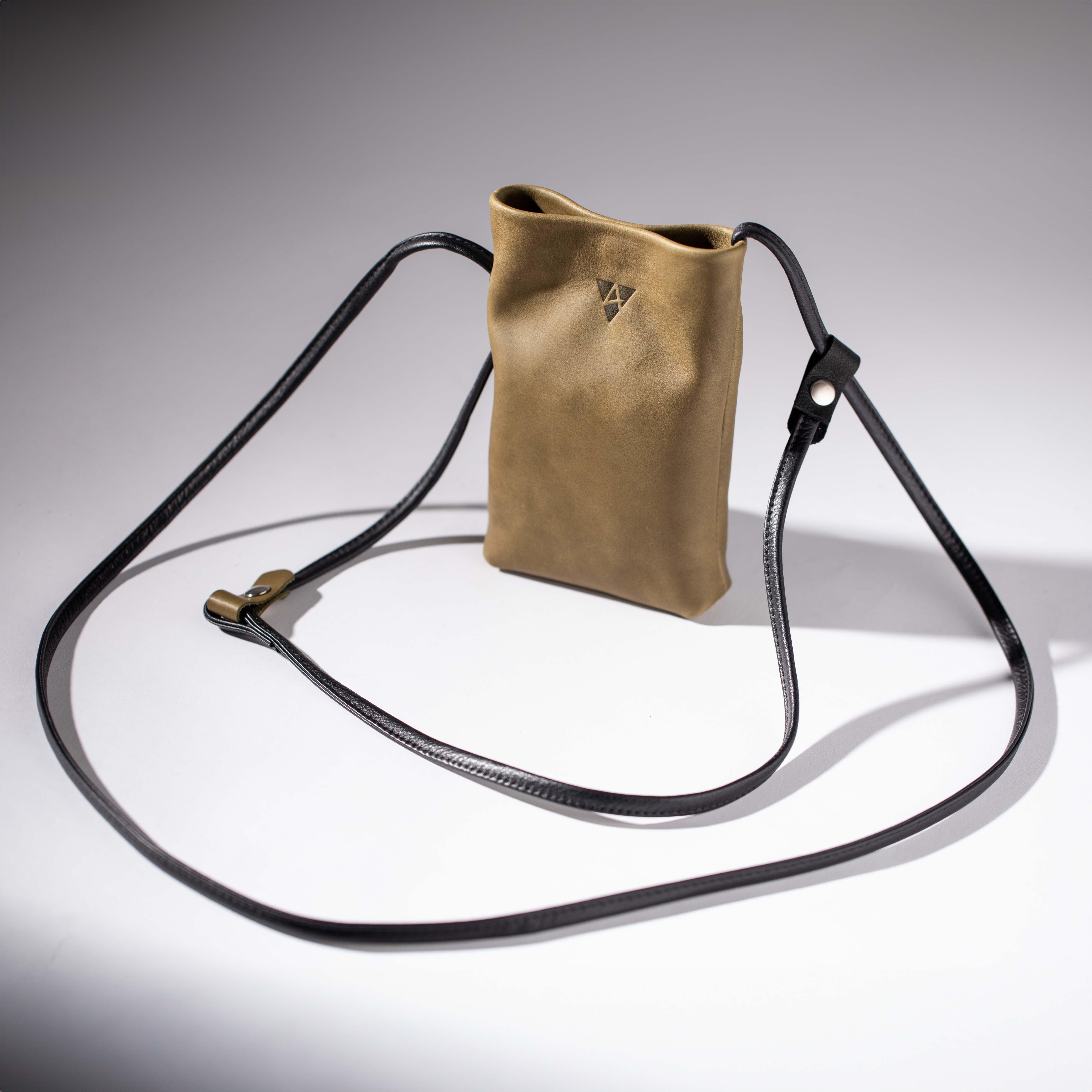 Shoulder bag Davos in olive leather