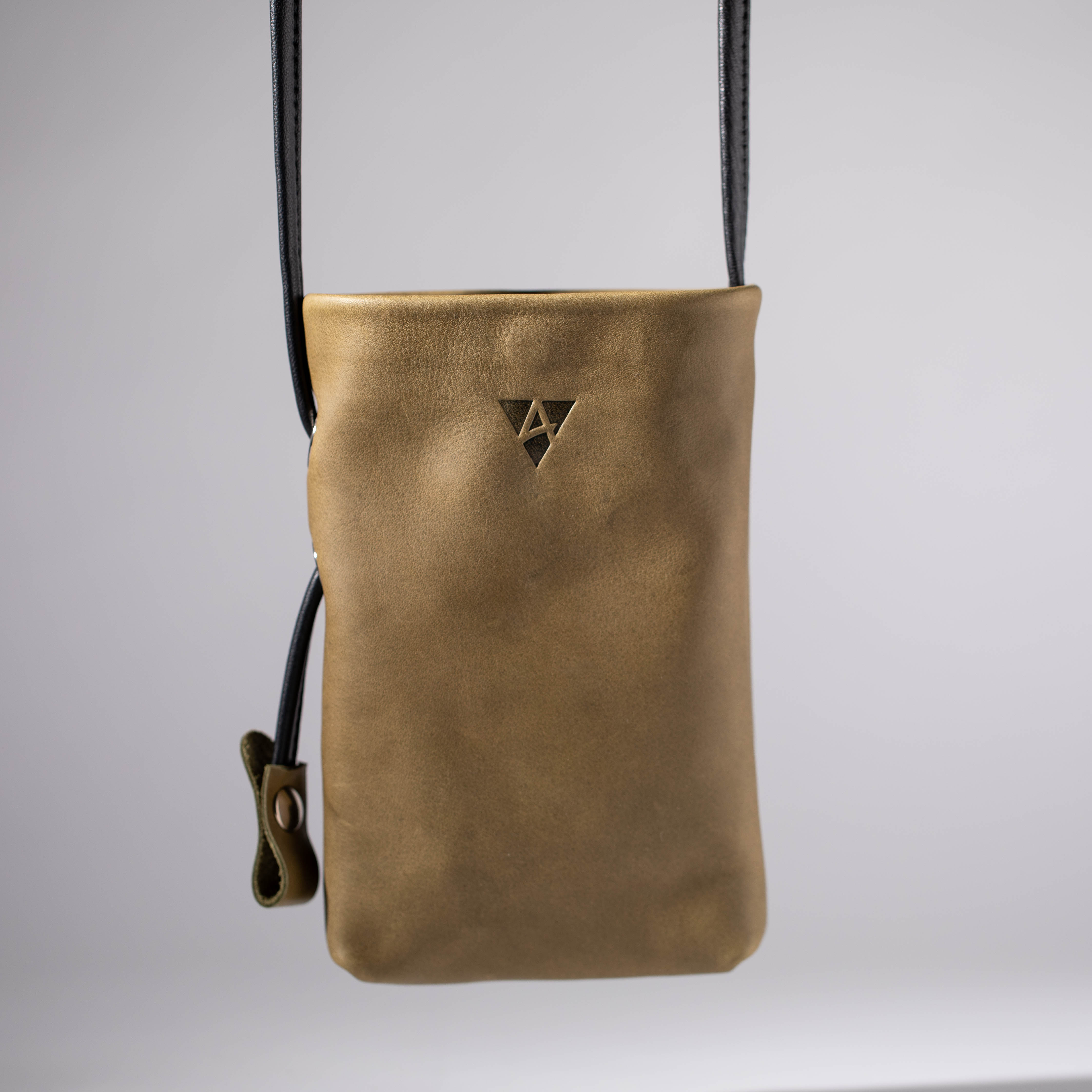 Shoulder bag Davos in olive leather