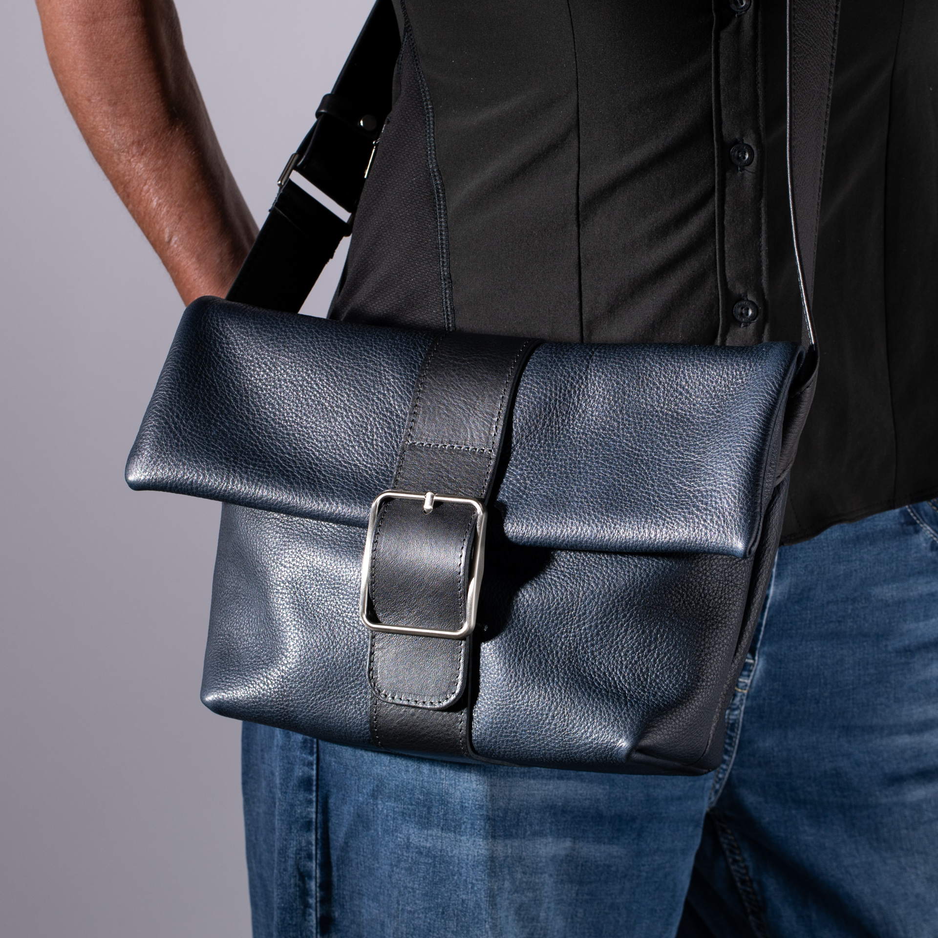 j03-v-umhangetasche-nizza-ledertasche-rindeder-vegline-blau-grun-rot-ackermann-leder