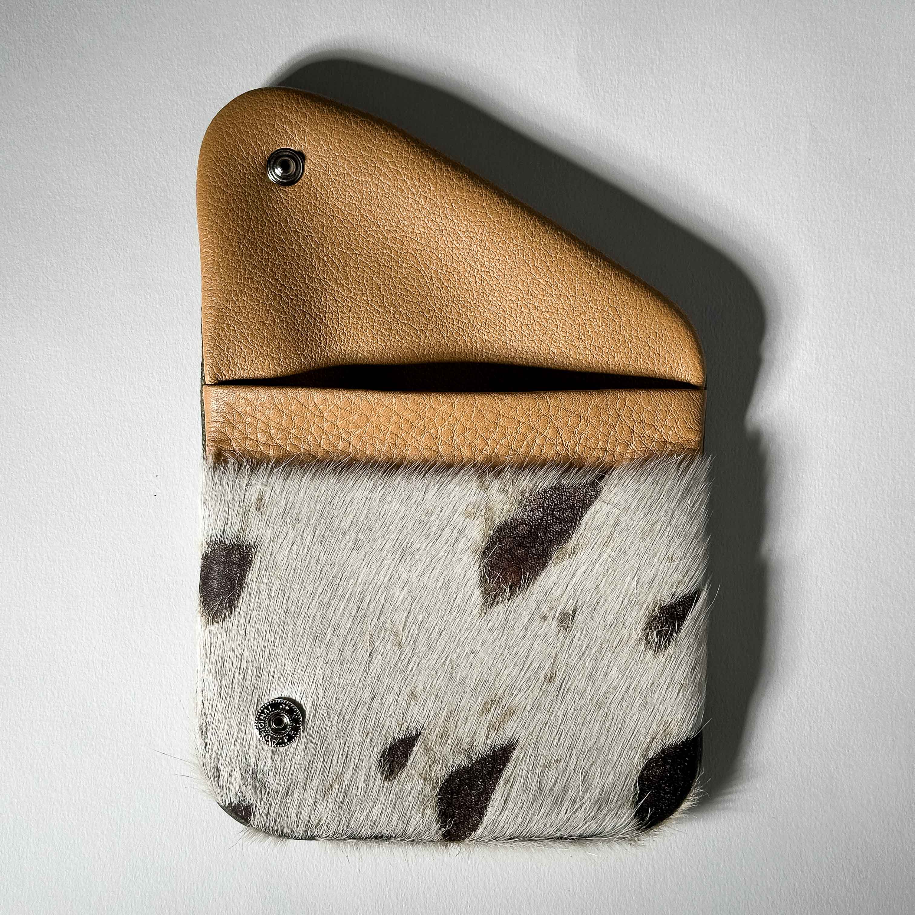 Pago L wallet in cowhide