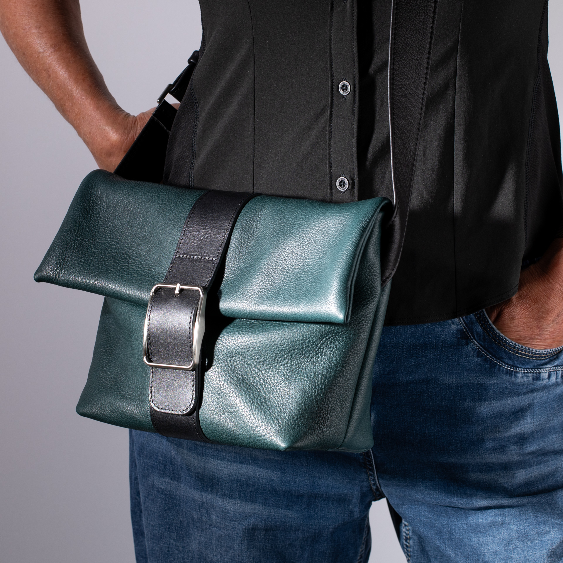 j03-v-umhangetasche-nizza-ledertasche-rindeder-vegline-blau-grun-rot-ackermann-leder-3