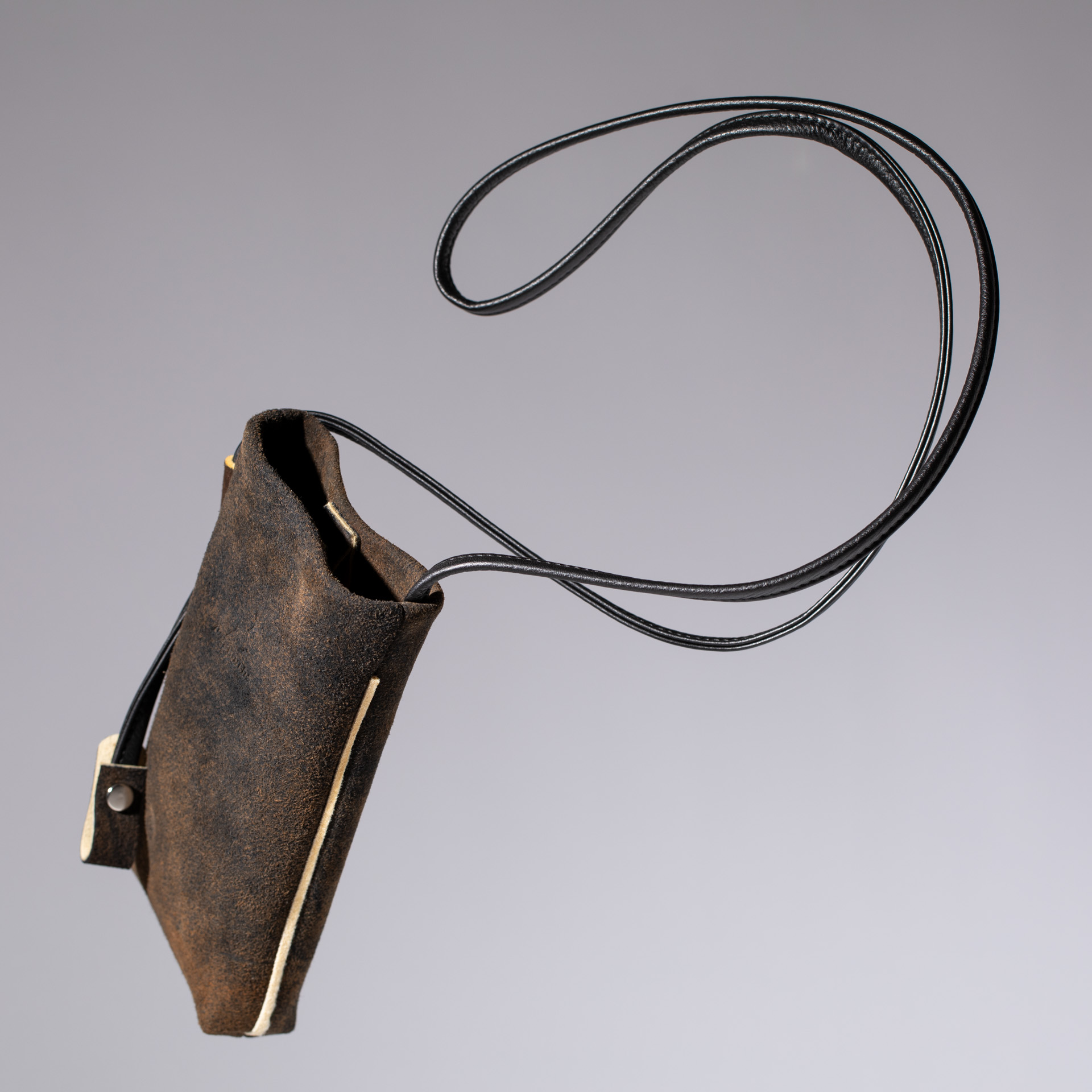 Crossbody Bag Davos made of Deer Leather with an Infinitely adjustable strap