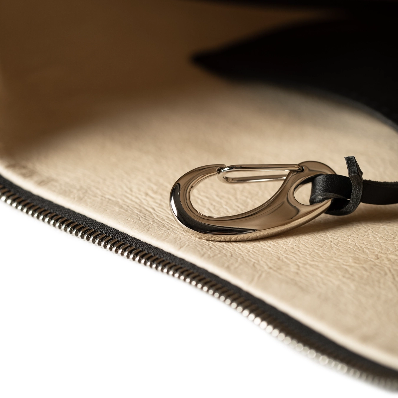 Umhängetasche Dublin L aus Softnappa Umhängetasche Dublin L aus Softnappa